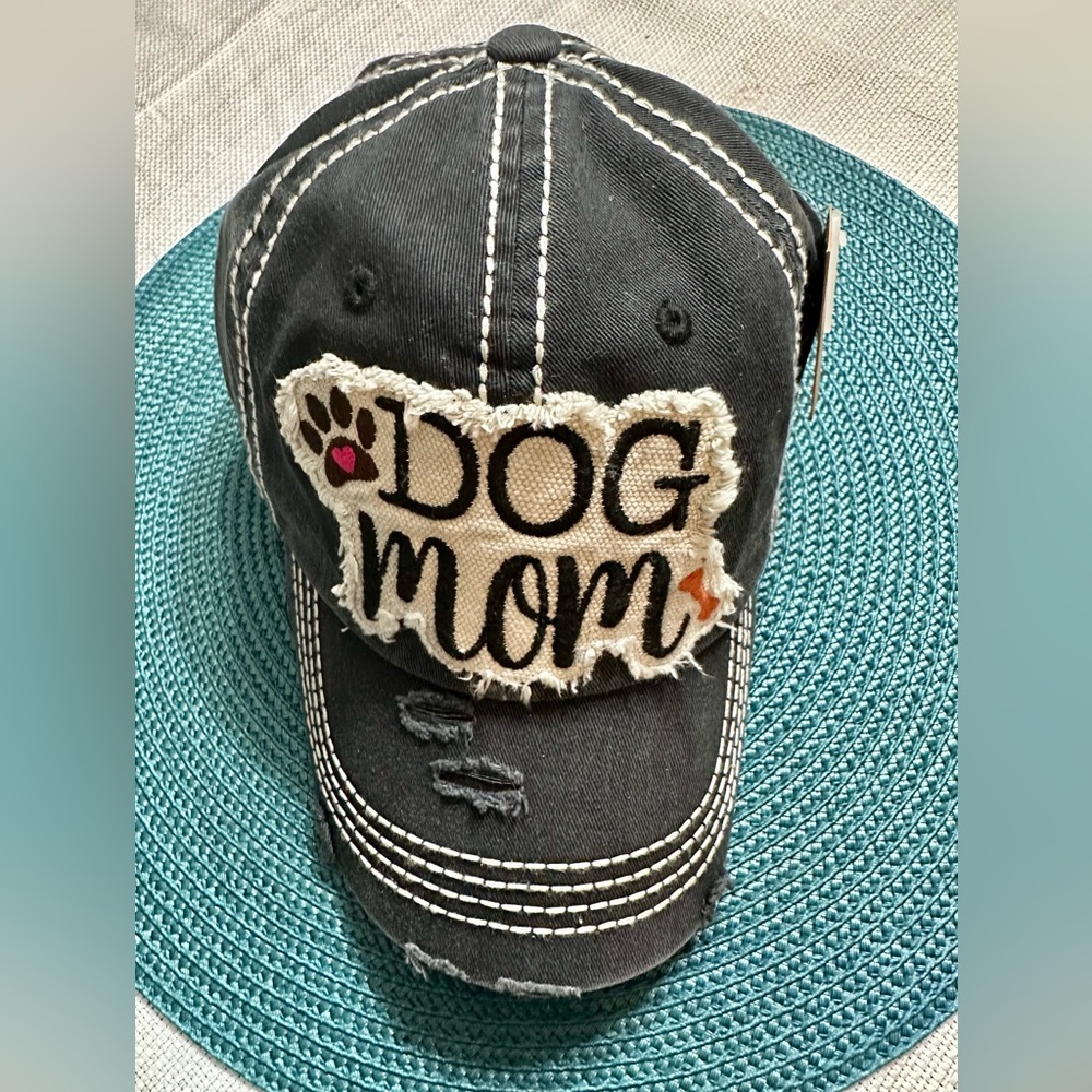 NWT Dog Mom hat